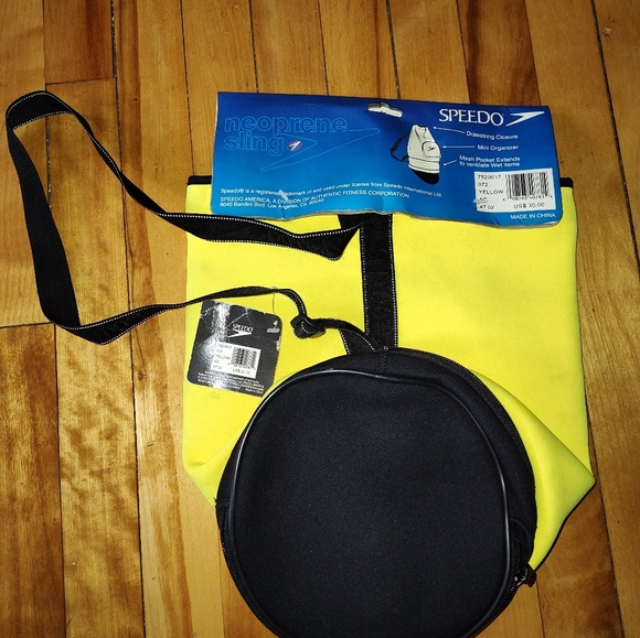 Speedo Sling Backpack. Speedo Sling Backpack. Neoprene with Strap. New with Tags - Picture 3 of 12